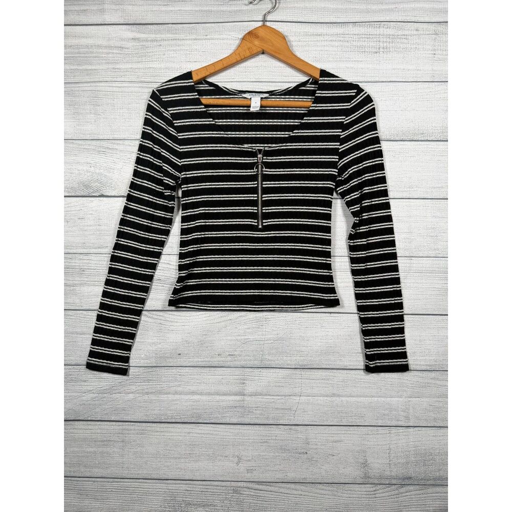 Arizona Jean Co Women's M Black White Striped Ribbed Zip Front Top 1483